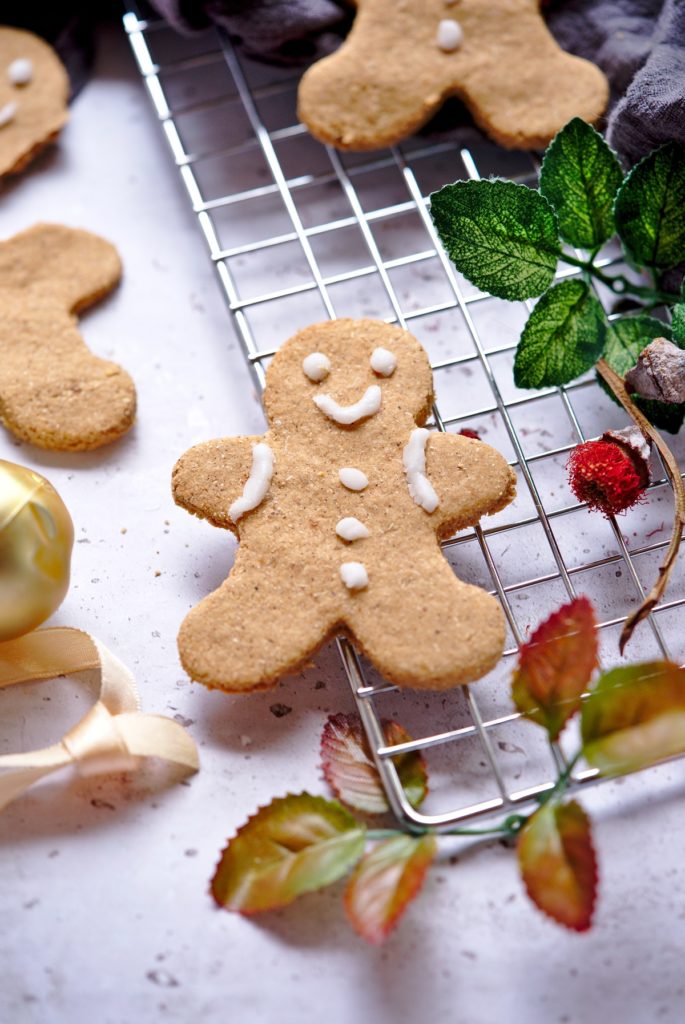 Paleo Pumpkin Gingerbread Cookies - Healthy Christmas Recipe